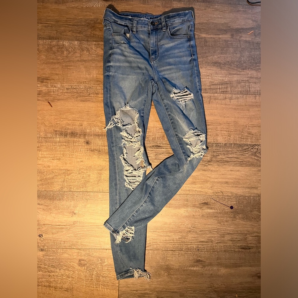American Eagle skinny jeans with rips